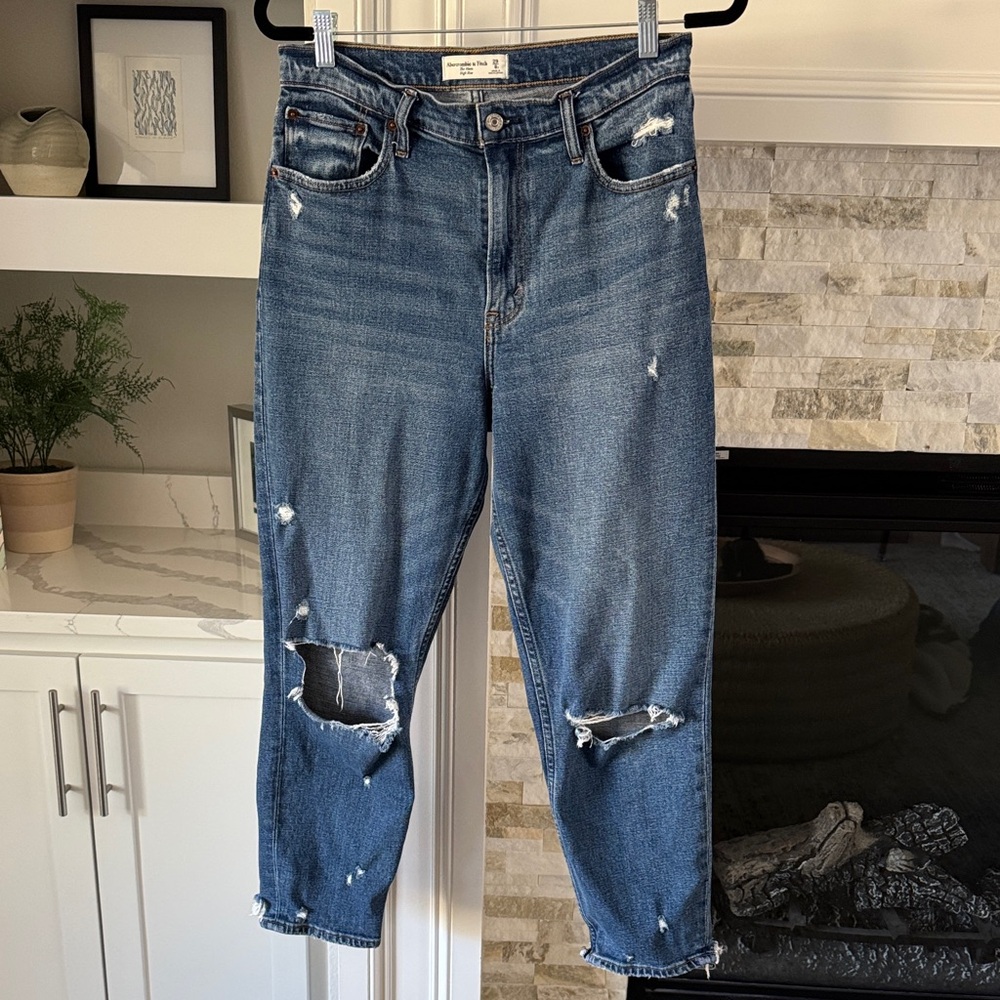 Abercrombie & Fitch The Mom High Rise Distressed Blue Jeans Size 29